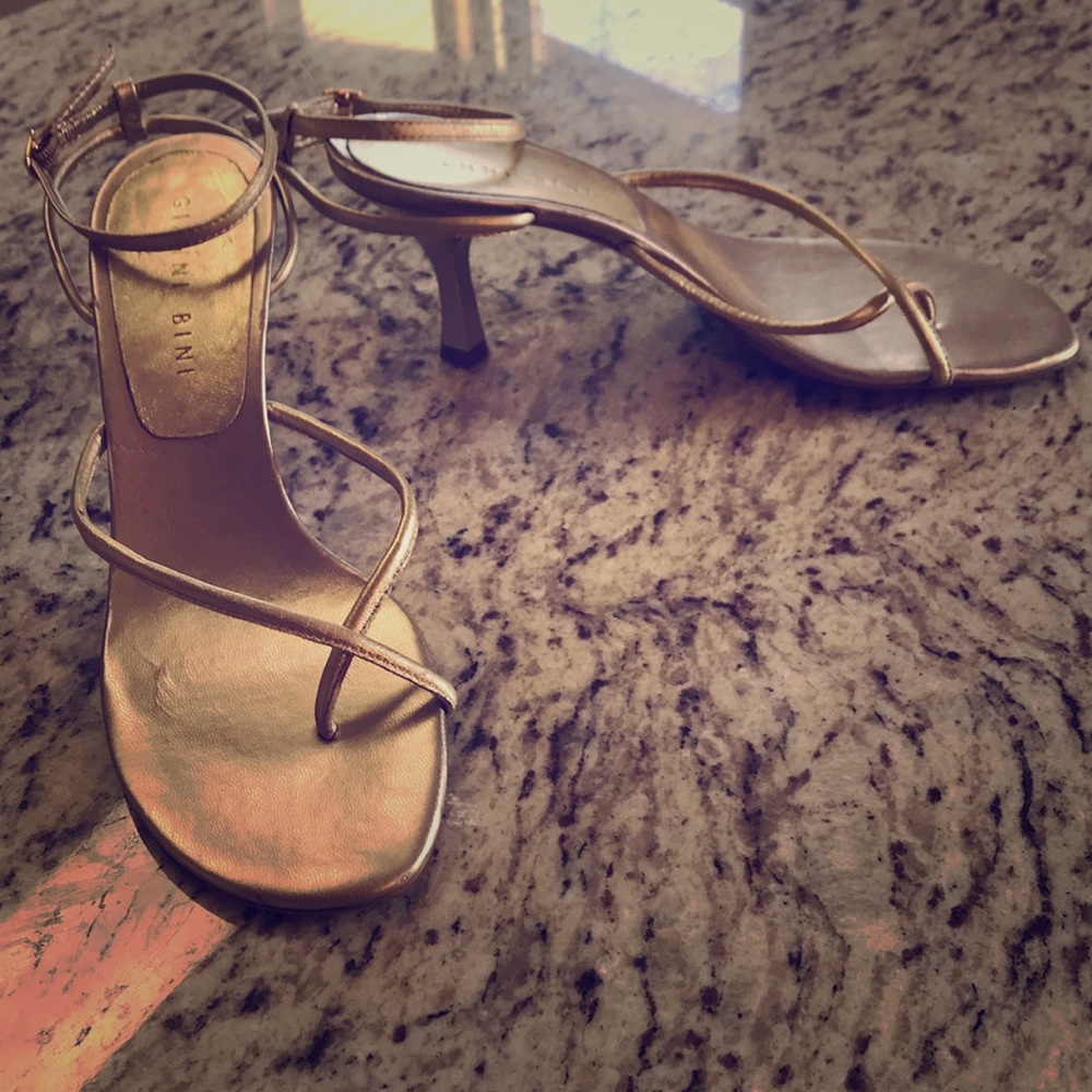 Gold formal sandals with low heel.